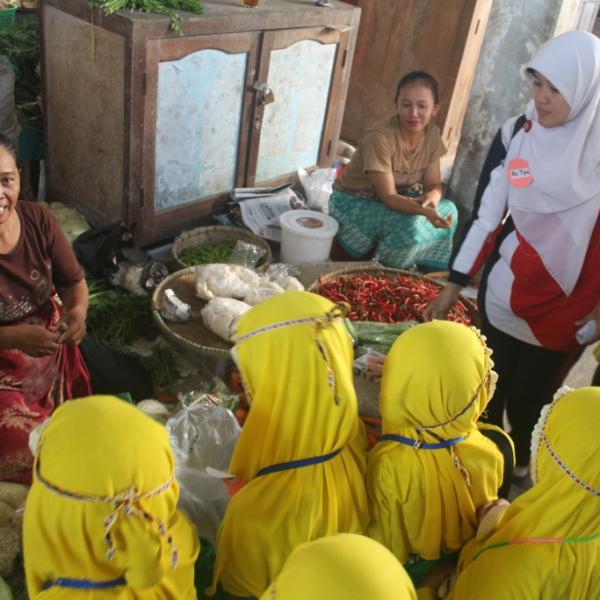 FieldTrip Kelas 1 Ke Pasar Niten dan Kasongan Bantul Januari 2016