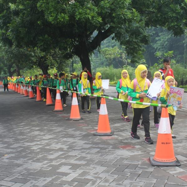 Fieldtrip Kelas 2 Ke Gembiraloka Februari 2016