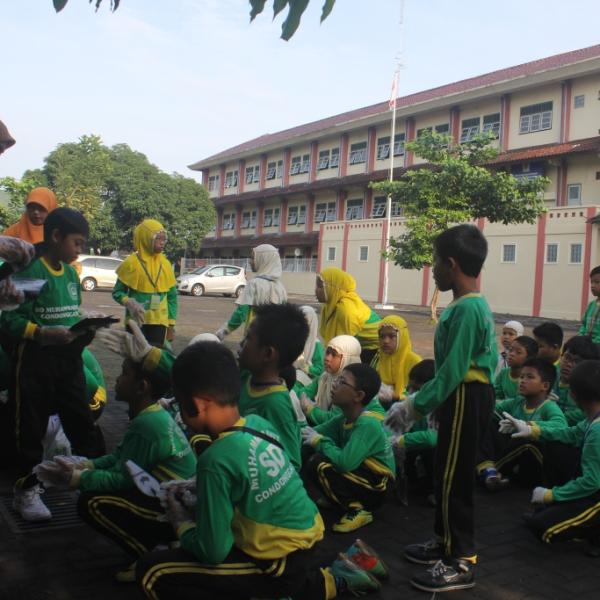 Kegiatan Menanam Cabai di Polybag Kelas 3