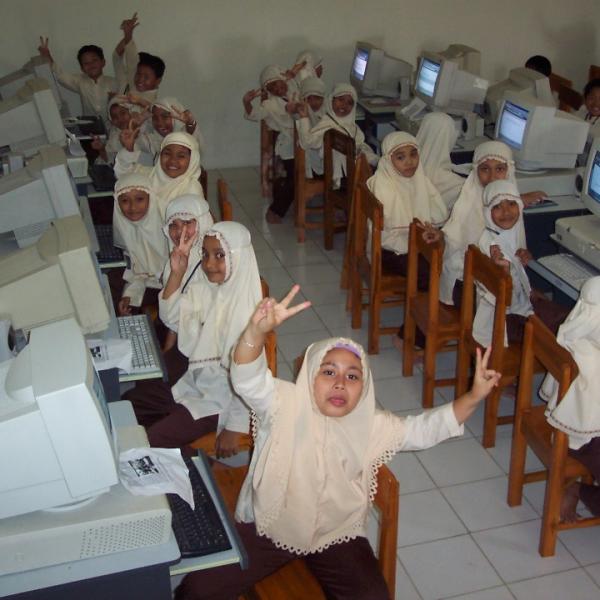 Lab-komputer-sdmuhcc-crt