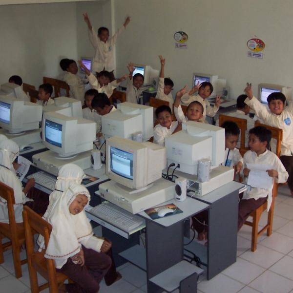 Lab-komputer-sdmuhcc-crt