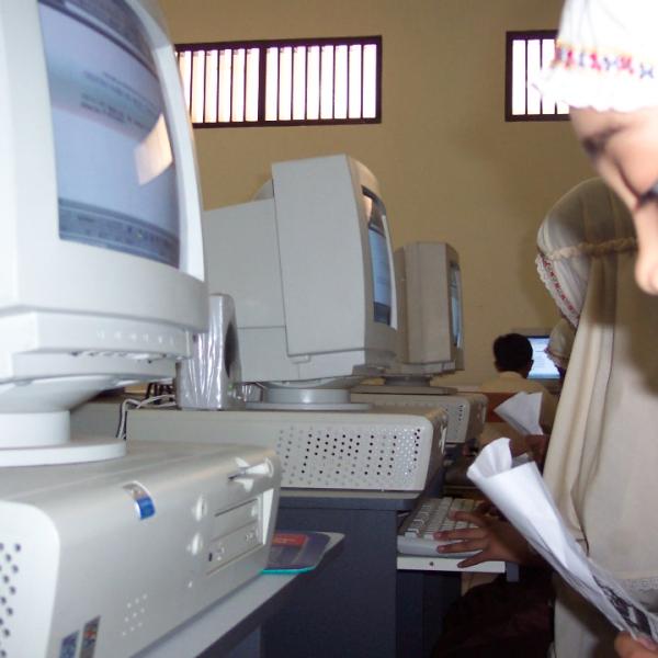 Lab-komputer-sdmuhcc-crt