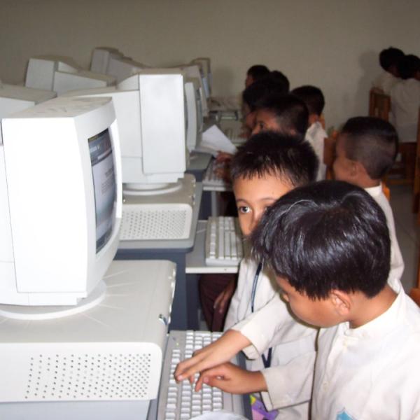 Lab-komputer-sdmuhcc-crt