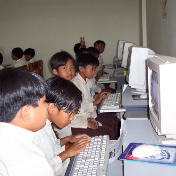 Lab-komputer-sdmuhcc-crt