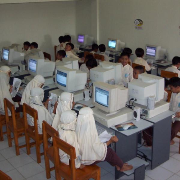 Lab-komputer-sdmuhcc-crt