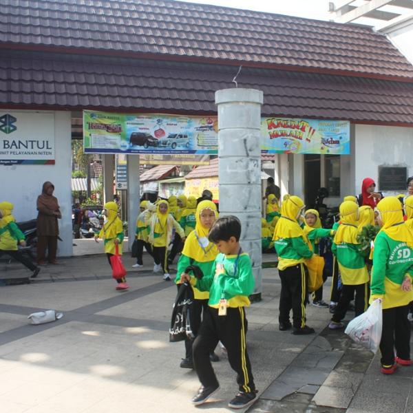 OUTBOND KELAS 2 GERABAH KASONGAN 2015
