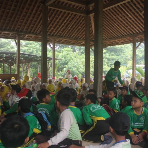 OUTBOND KELAS 4 dan 5 Membatik Di Giriloyo Imogiri 2015