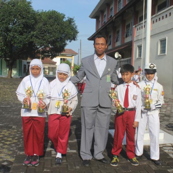 PRESTASI SENIN UPACARA FEB 2015
