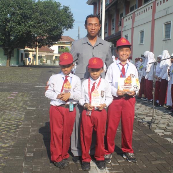 PRESTASI SENIN UPACARA FEB 2015