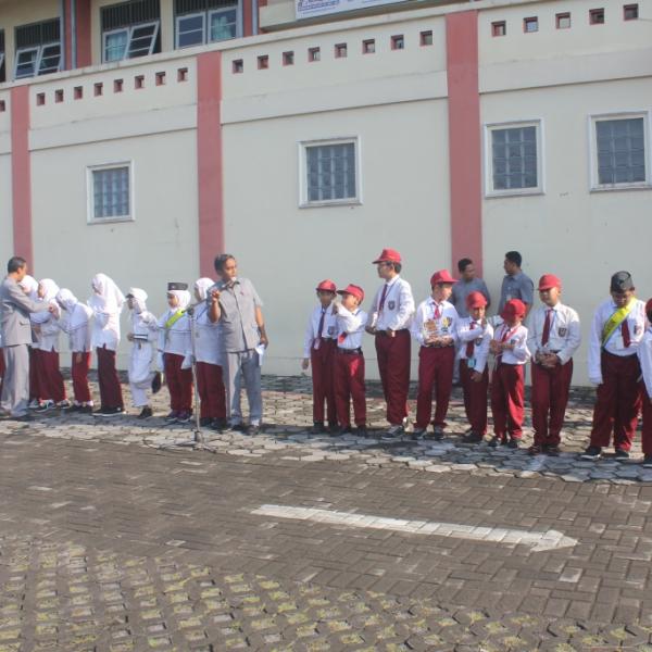 PRESTASI SENIN UPACARA FEB 2015