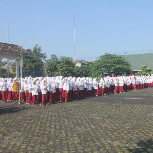 PRESTASI SENIN UPACARA FEB 2015