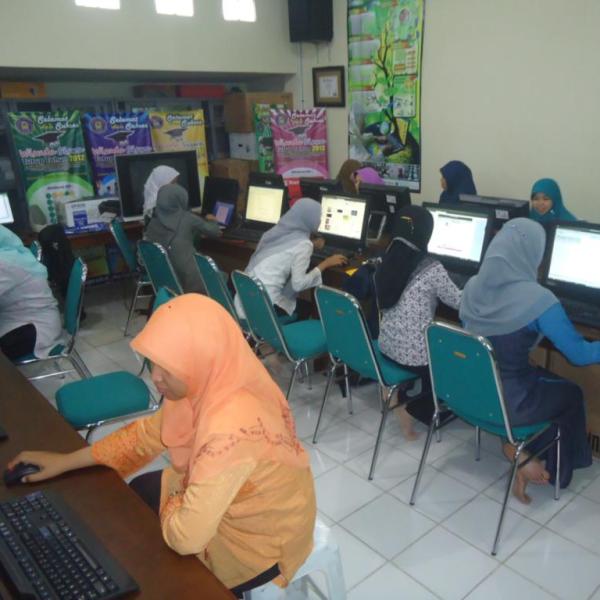 Pelatihan ICT Guru SDMuhCC e-Learning dan RPP Lesson Plan Database 2012