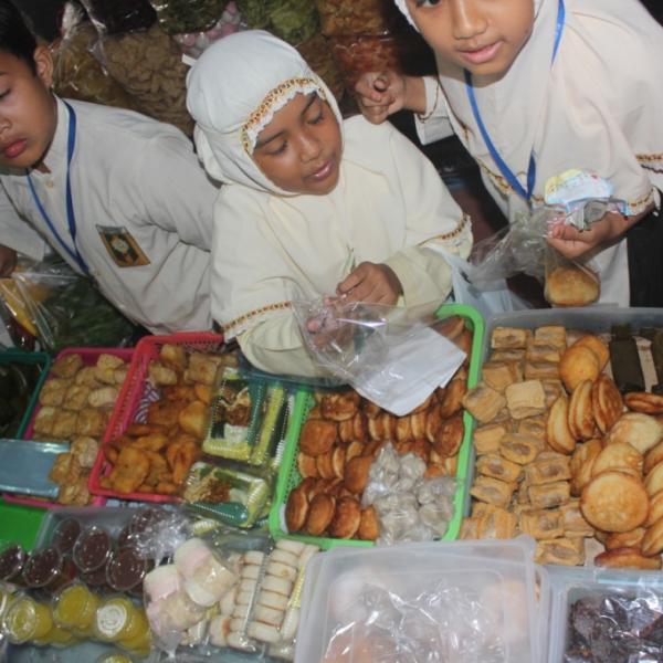Pembelajaran di Pasar Condongcatur Kelas 3A