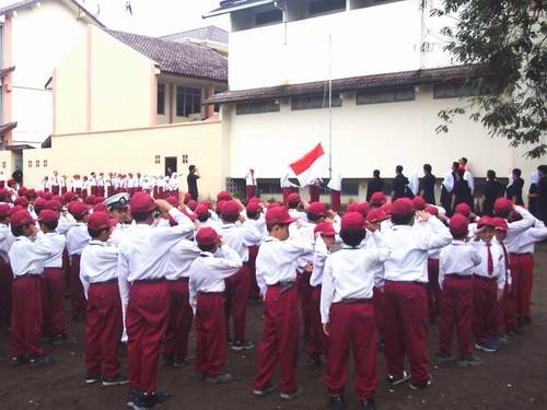 kegiatan-upacara-bendera-sd-muhammadiyah-condongcatur-pusat