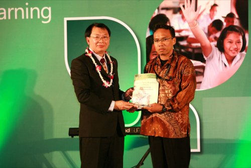 innovative-teacher-2011-asiapasicif-winner-indonesia