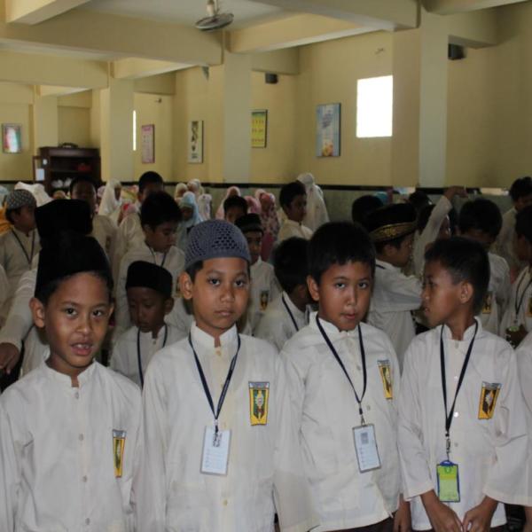 sholat-berjamaah-anak